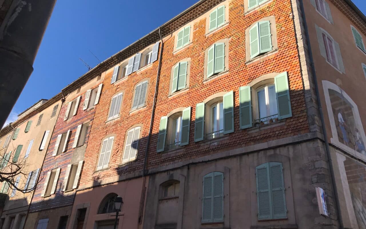 Façade bâtiments Carcès