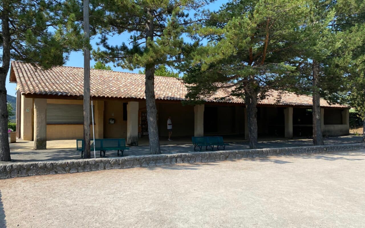 Façade du hangar à réhabiliter