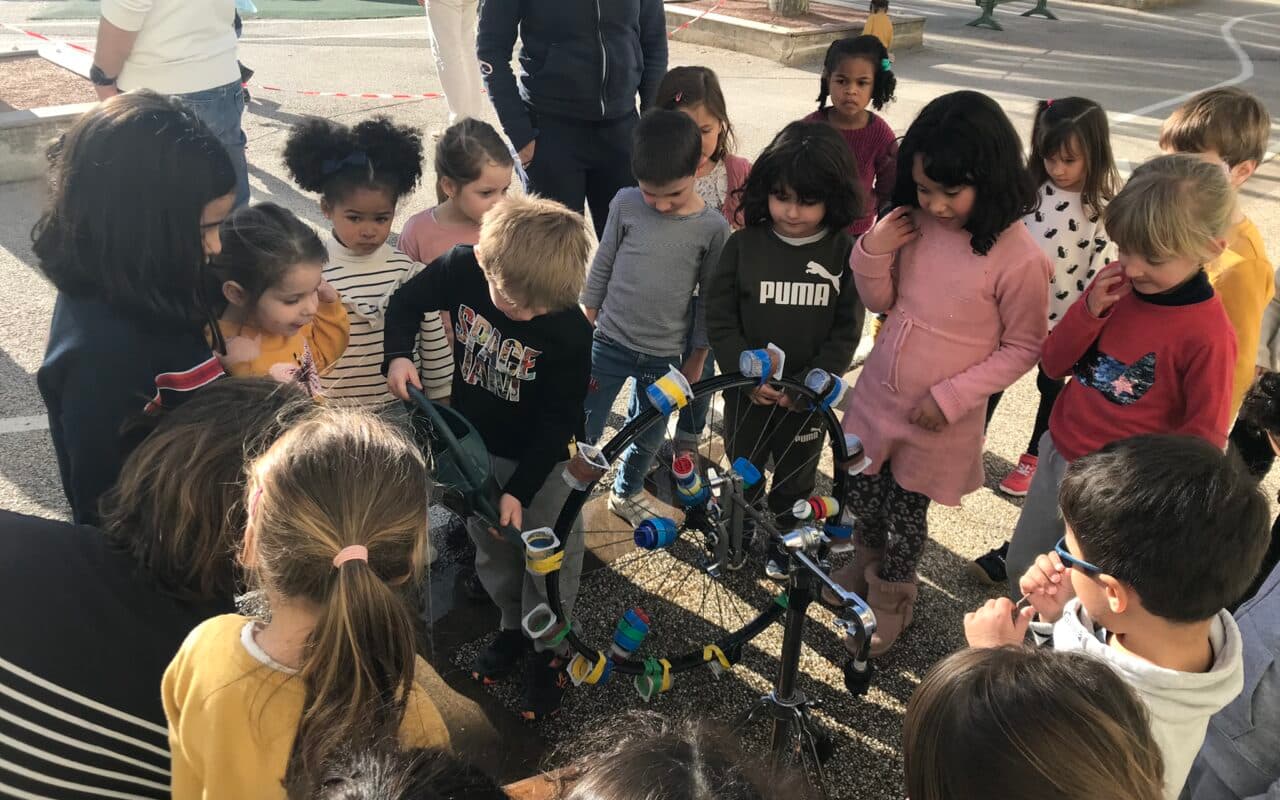 Groupe d'enfants à l'école maternelle Alexis Godillot