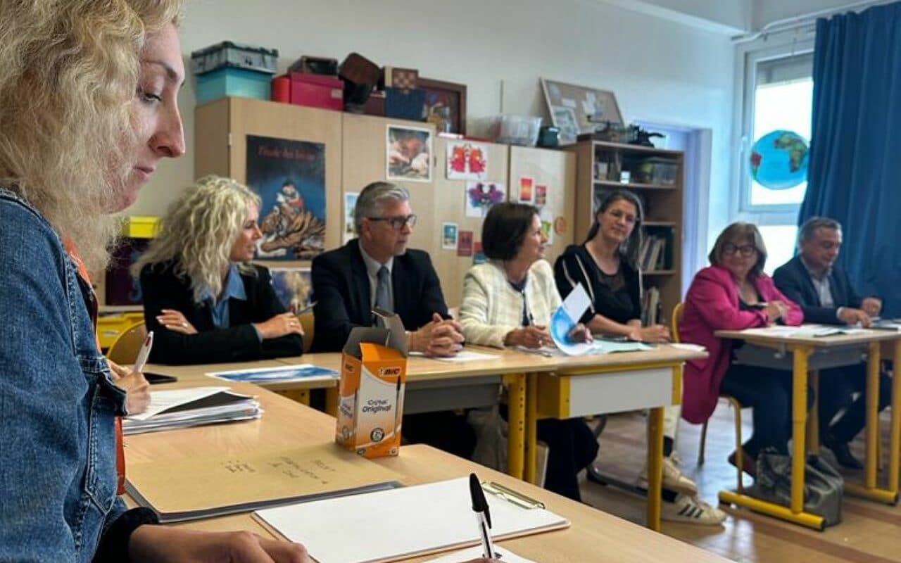 Présentation du projet à Mme Le Maire et son équipe municipale, à la directrice et aux enseignants de l’école, aux parents d’élèves, aux agents techniques et au rectorat