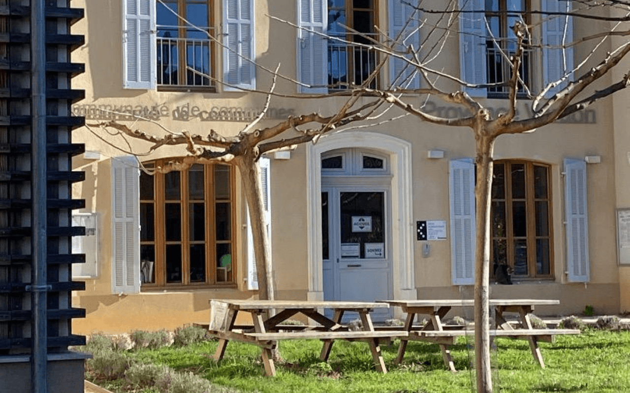 Un matin à Varages, au siège de la Communauté de communes Provence Verdon 